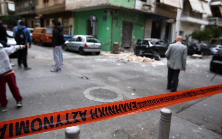 Πετράλωνα: Έκρηξη σε σύνδεσμο του ΠΑΟ 10. Στο σημείο έσπευσαν άνδρες της αστυνομίας.