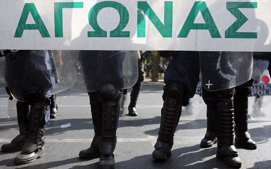 Διαμαρτυρία Εργαζομένων Ναυπηγείων Σκαραμαγκά. Διαμαρτυρία εργαζομένων στα ναυπηγεία Σκαραμαγκά έξω από το Υπουργείο Εθνικής Οικονομίας.