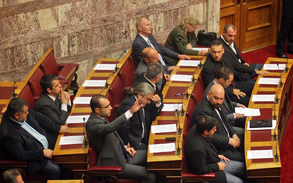 Άρση ασυλίας των έξι βουλευτών της Χρυσής Αυγής αποφάσισε η Βουλή. Ψηφοφορία στην Ολομέλεια της Βουλής, για τα αιτήματα των εισαγγελικών Αρχών για την άρση ασυλίας έξι βουλευτών της Χρυσής Αυγής. Πρόκειται για τους Ευστάθιο Μπούκουρα, Γιώργο Γερμενή, Παναγιώτη Ηλιόπουλο, Ηλία Παναγιώταρο, Ηλία Κασιδιάρη και Χρυσοβαλάντη Αλεξόπουλο. Με συντριπτική πλειοψηφία η Ολομέλεια της Βουλής ήρε την ασυλία των 6 βουλευτών της Χρυσής Αυγής, ανοίγοντας το δρόμο στη Δικαιοσύνη για να ασκήσει διώξεις. Στην ψηφοφορία πήραν μέρος 247 βουλευτές (από τους πολιτικούς αρχηγούς ψήφισαν μόνο οι Π. Καμμένος και Φ. Κουβέλης).