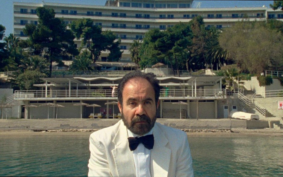 «Η αιώνια επιστροφή του Αντώνη Παρασκευά» - 54ο Φεστιβάλ Κινηματογράφου Θεσσαλονίκης. «Η αιώνια επιστροφή του Αντώνη Παρασκευά» της Ελίνας Ψύκου διατυπώνει ένα επίκαιρο κοινωνικό σχόλιο για τη σύγχρονη ελληνική πραγματικότητα, με επίκεντρο την υπαρξιακή κρίση ενός τηλεοπτικού αστέρα, τον οποίο υποδύεται ο Χρήστος Στέργιογλου.