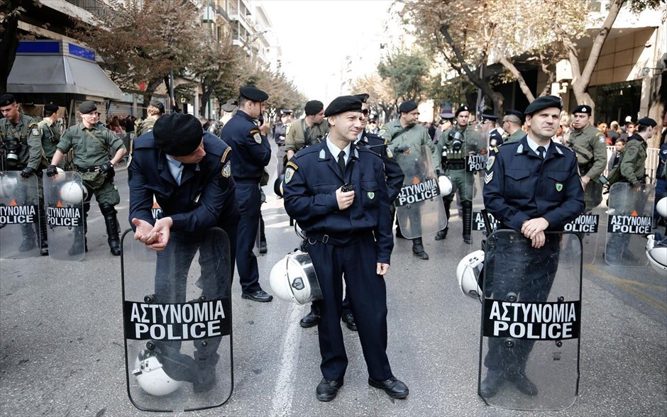 Εορτασμός 28ης Οκτωβρίου - Μαθητική παρέλαση. &nbsp;Μαθητική παρέλαση για την επέτειο της 28ης Οκτωβρίου του 1940 που εγινε υπο αυστηρά μέτρα ασφαλείας υπό τον φόβο διαμαρτυριων για την κατάσταση της χώρας και τα συνεχή μέτρα λιτότητας.