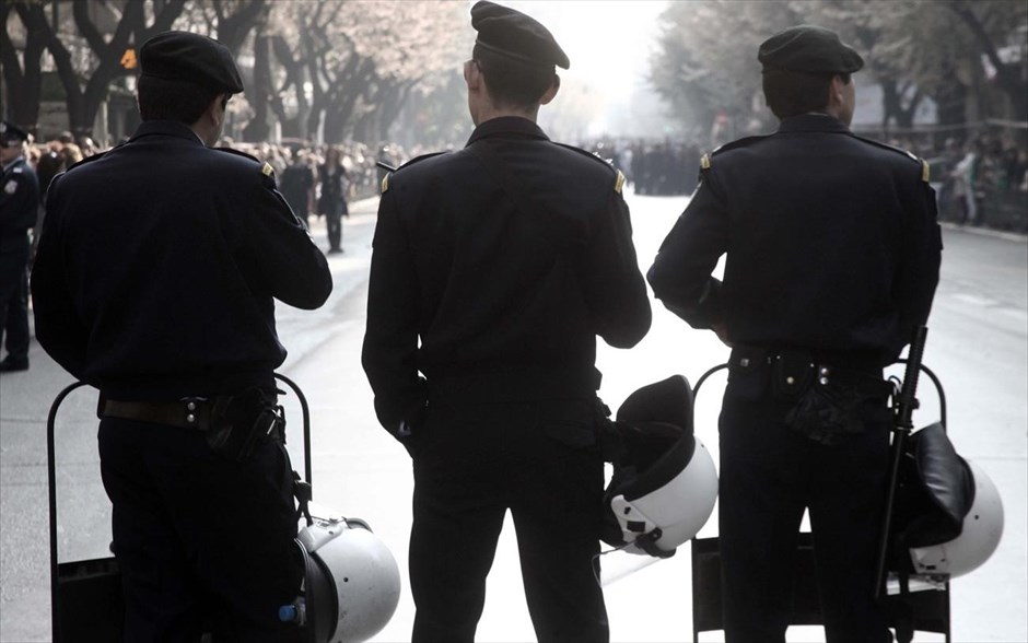 Εορτασμός 28ης Οκτωβρίου - Μαθητική παρέλαση. Υπο αυστηρά μέτρα ασφαλείας έγινε η μαθητική παρέλαση για την επέτειο της 28ης Οκτωβρίου του 1940.