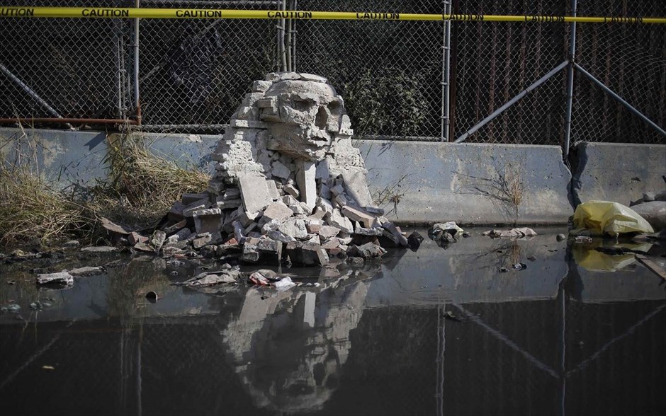 O Banksy κατακτά τη Νέα Υόρκη #23. Εργο του Banksy στο Κουίνς, 22 Οκτωβρίου 2013.