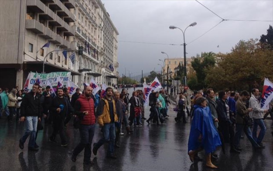Διαμαρτυρία - απεργία - Συγκέντρωση ΠΑΜΕ. Στο Σύνταγμα η πορεία διαμαρτυρίας του ΠΑΜΕ.