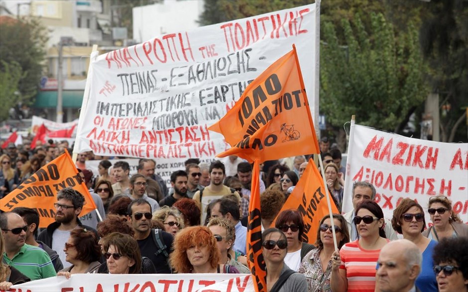 Διαμαρτυρία - απεργία - Ηράκλειο Κρήτης. Πορείες διαμαρτυρίας ενάντια στα μέτρα λιτότητας της κυβέρνησης πραγματοποίησαν σήμερα στο Ηράκλειο Κρήτης το Εργατικό Κέντρο Ηρακλείου, το ΠΑΜΕ, συνταξιούχοι και μαθητές.