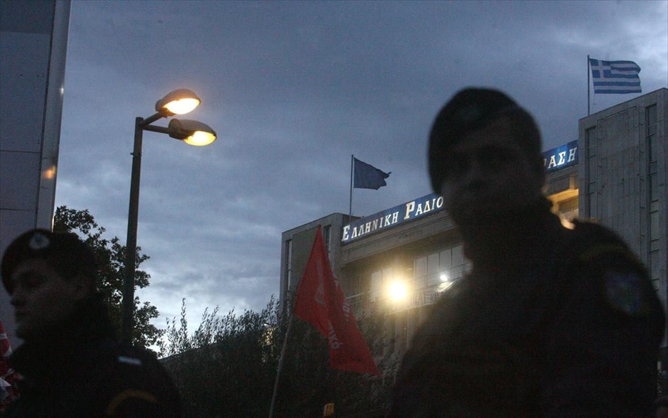 Επέμβαση της αστυνομίας στην ΕΡΤ. 