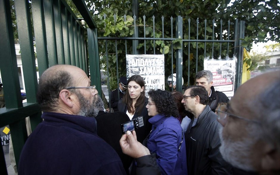 Ζωή Κωνσταντοπούλου - ΕΡΤ. Η βουλευτής του ΣΥΡΙΖΑ, Ζωή Κωνσταντοπούλου χαρακτήρισε «ενέργεια εκτροπής» την αστυνομική επέμβαση στην ΕΡΤ.