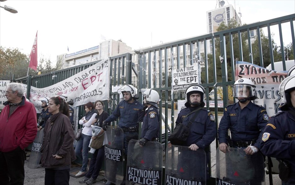 Επέμβαση της αστυνομίας στην ΕΡΤ. 
