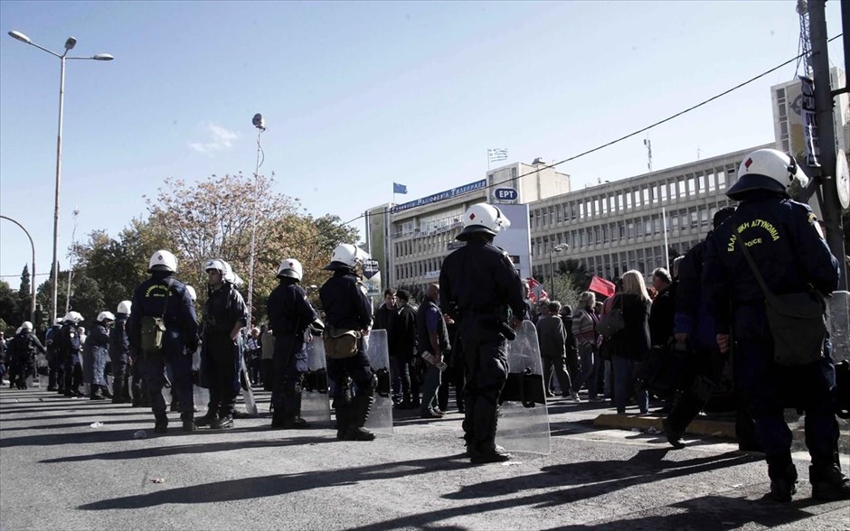 Επέμβαση της αστυνομίας στην ΕΡΤ. 