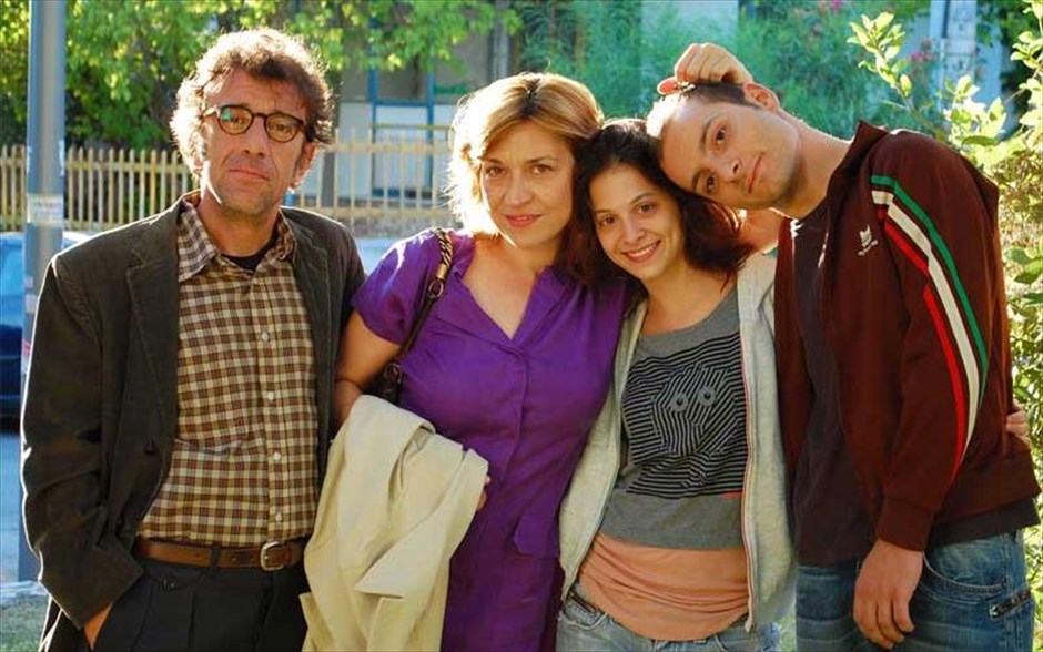  «Ο εχθρός μου». Στο δράμα του Γιώργου Τσεμπερόπουλου, «Ο εχθρός μου», η ήρεμη ζωή της οικογένειας ενός ανθοπώλη καταστρέφεται, όταν εισβάλλουν&nbsp; στο σπίτι τέσσερις μασκοφόροι, βιάζουν την κόρη, ρημάζουν τα πάντα και παίρνουν όλες τις οικονομίες του.
