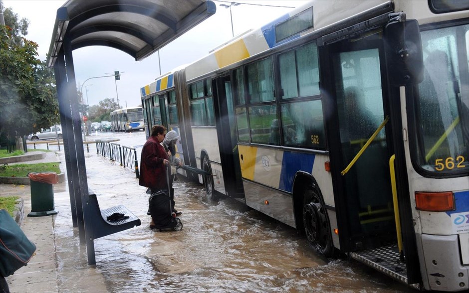 Κυκλοφοριακά προβλήματα λόγω της καταιγίδας - Καιρός - Βροχή. 