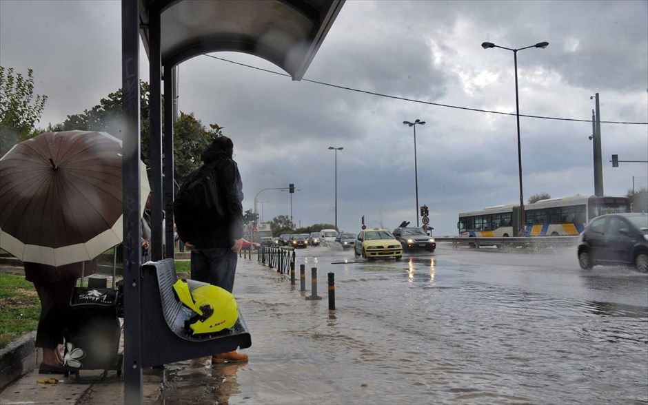 Κυκλοφοριακά προβλήματα λόγω της καταιγίδας - Καιρός - Βροχή. 