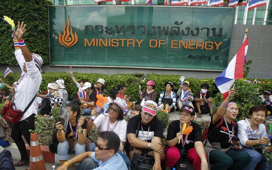 Αντικυβερνητικές διαδηλώσεις στην Ταϊλάνδη. Συγκέντρωση διαμαρτυρίας έξω από το υπουργείο Ενέργειας.
