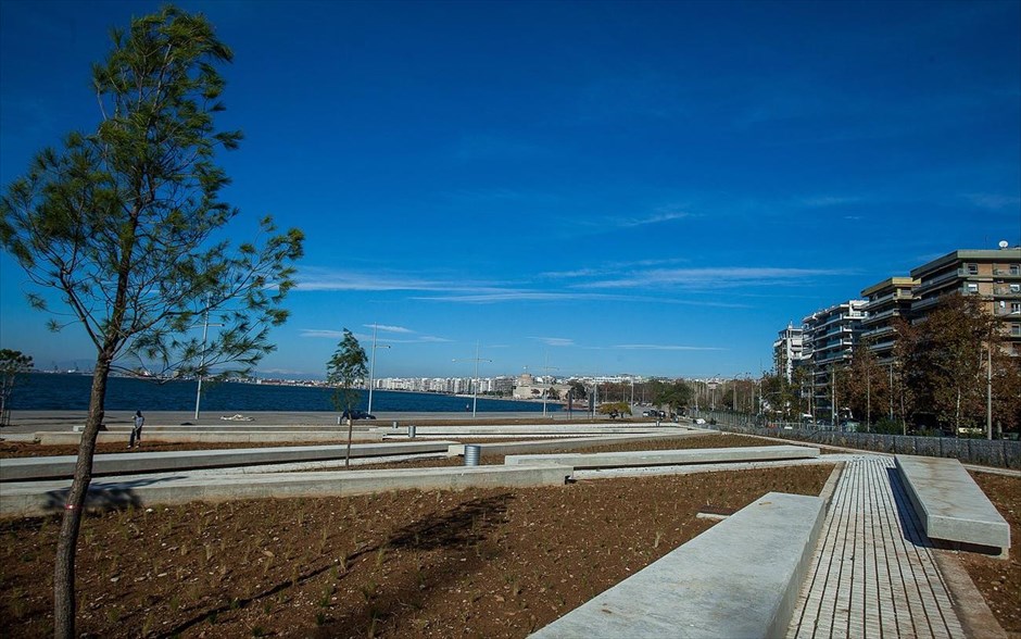 Θεσσαλονίκη: Βόλτα στη νέα παραλία . 