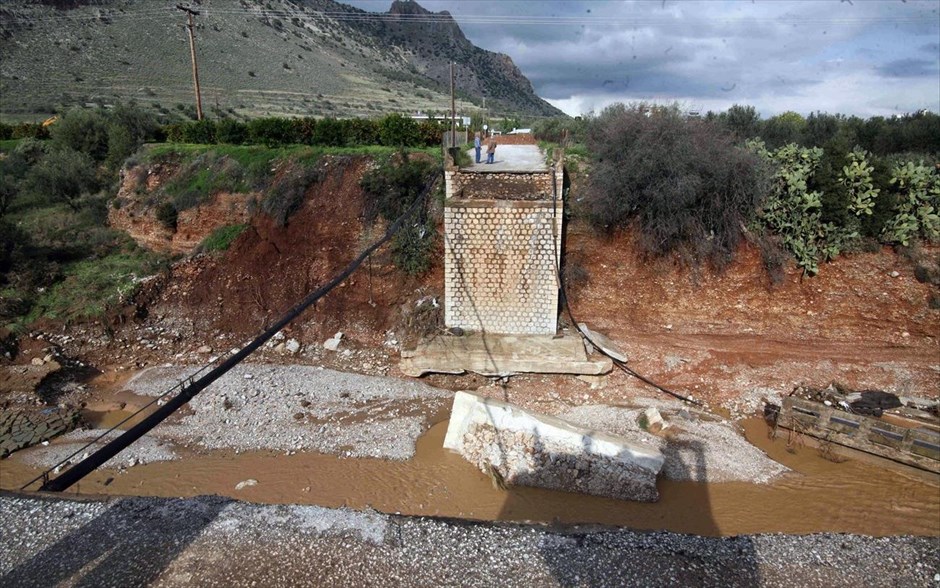 Αργολίδα - Σε κατάσταση έκτακτης ανάγκης λόγω των πλημμυρών το Άργος. Σοβαρά προβλήματα σε περιοχές του Άργους προκάλεσαν οι ισχυρές καταιγίδες τα ξημερώματα της Δευτέρας.
