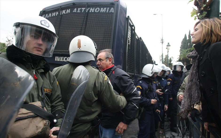 Συγκέντρωση διαμαρτυρίας σχολικών φυλάκων - Ενταση. 