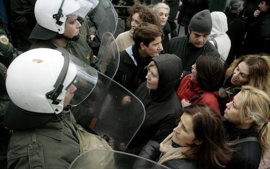Συγκέντρωση διαμαρτυρίας σχολικών φυλάκων - Ενταση - Συλλήψεις. 