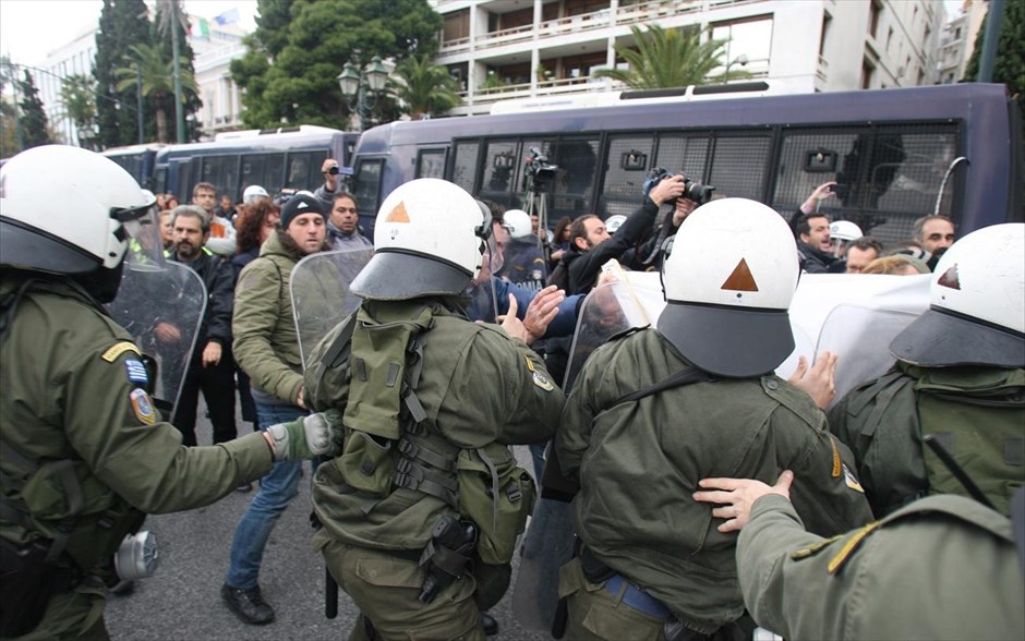 Ενταση με τους σχολικούς φύλακες στο υπ. Διοικητικής Μεταρρύθμισης. 