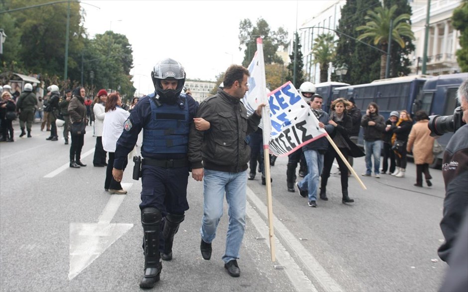Ενταση με τους σχολικούς φύλακες στο υπ. Διοικητικής Μεταρρύθμισης. 