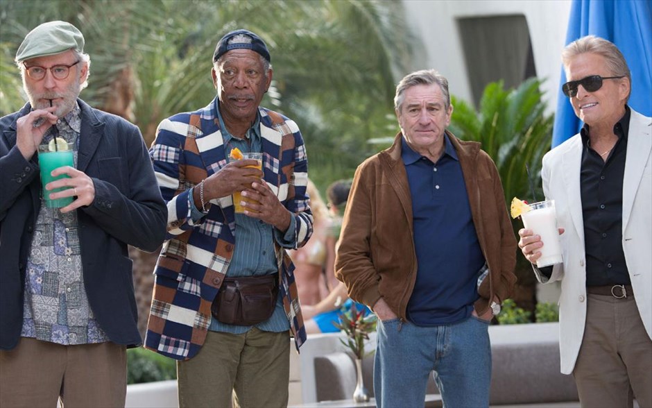 «Last Vegas». Στην κωμωδία του Τζον Τερτελτάουμπ, «Last Vegas», τέσσερις αχώριστοι φίλοι από την παιδική τους ηλικία - μέχρι σήμερα που είναι στα 60, αποφασίζουν να πάνε στο Λας Βέγκας όταν ο ορκισμένος εργένης της παρέας αποφασίζει να παντρευτεί μία τριαντάρα. Εκεί, η φιλία τους θα δοκιμαστεί με απρόσμενους τρόπους.