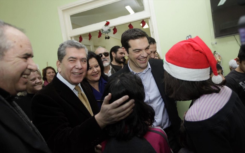 Επίσκεψη Αλ. Τσίπρα στο Ίδρυμα Παιδόπολη «Άγιος Ανδρέας». Ο πρόεδρος του ΣΥΡΙΖΑ, Αλ. Τσίπρας επισκέφθηκε το Ίδρυμα Παιδόπολη «Άγιος Ανδρέας» και επανέλαβε ότι η χρονιά που έρχεται θα είναι «το έτος μηδέν», το έτος που, όπως είπε, «θα μηδενίσει το κοντέρ της κατάρρευσης και θα ξεκινήσουμε βήμα - βήμα την ανοικοδόμηση της χώρας». Εξέφρασε παράλληλα την ελπίδα να είναι τα φετινά Χριστούγεννα «τα τελευταία σκοτεινά και σκούρα Χριστούγεννα» και να μπορέσουμε, όπως είπε, «να ξαναχτίσουμε λιθαράκι - λιθαράκι μια καλύτερη προοπτική για τον τόπο».