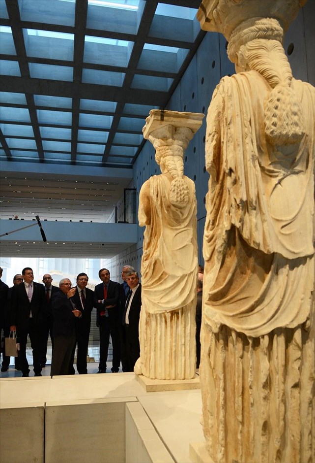 Σαμαράς - Μπαρόζο - Μουσείο Ακρόπολης . Ο πρωθυπουργός Αντώνης Σαμαράς και ο Πρόεδρος της Ευρωπαϊκής Επιτροπής Ζοζέ Μανουέλ Μπαρόζο ξεναγούνται στους χώρους του Μουσείου της Ακρόπολης.