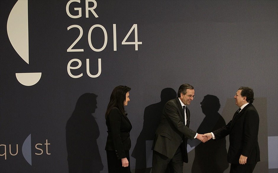 Ελληνική προεδρία της Ε.Ε. - Μέγαρο Μουσικής . Ο πρωθυπουργός Αντώνης Σαμαράς μαζί με τη σύζυγό του Γεωργία υποδέχονται τον Πρόεδρο της Ευρωπαϊκής Επιτροπής Ζοζέ Μανουέλ Μπαρόζο στο Μέγαρο Μουσικής λίγο πριν ξεκινήσει η επίσημη τελετή έναρξης της ελληνικής Προεδρίας.