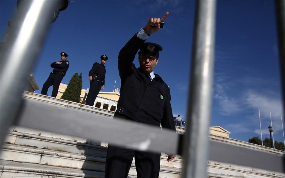 Ελληνική προεδρία της Ε.Ε. - Ζάππειο . Τα μέτρα ασφαλείας ήταν «δρακόντεια» με απαγόρευση διαδηλώσεων και πορειών. Περισσότεροι από 2.000 αστυνομικοί θα επιφορτιστούν κατά τη διάρκεια του εξαμήνου με την ασφάλεια του Ζαππείου, όπου θα χτυπά η «καρδιά» της Προεδρίας