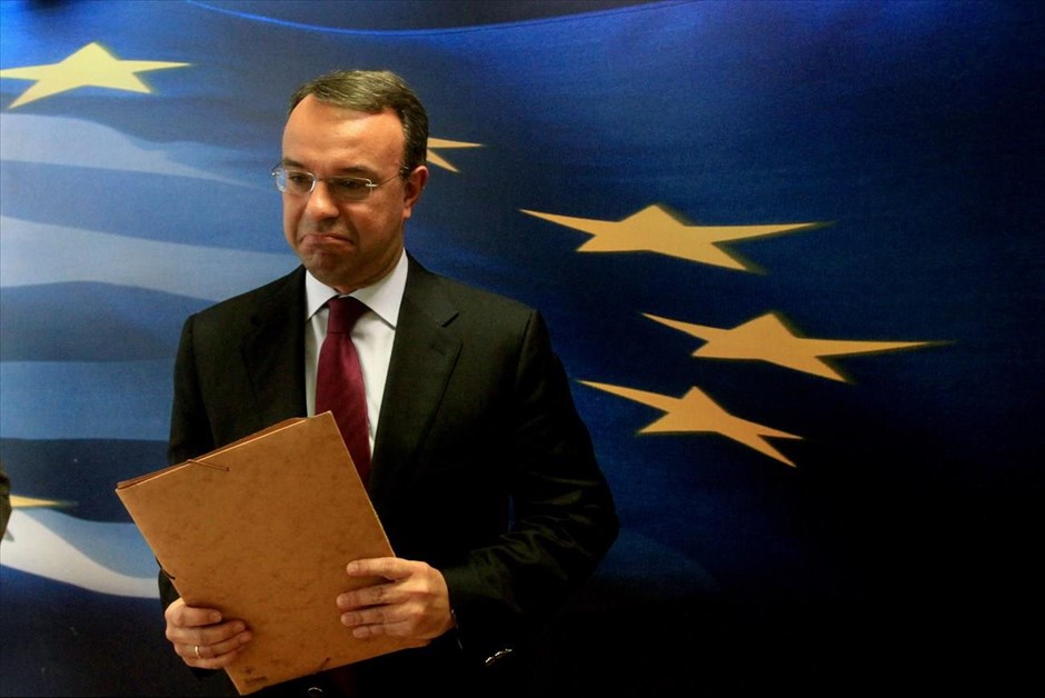 Πρωτογενές πλεόνασμα 691 εκατ. ευρώ το 2013. Πρωτογενές πλεόνασμα ύψους&nbsp;691 εκατ. ευρώ, ή 0,4% του ΑΕΠ, καταγράφηκε, σε τροποποιημένη ταμειακή βάση, το περυσινό 12μηνο, όπως προκύπτει από τα προσωρινά αποτελέσματα εκτέλεσης του Κρατικού Προϋπολογισμού για την περίοδο Ιανουαρίου&nbsp;- Δεκεμβρίου 2013. Καθίσταται εφικτός ο στόχος του Προϋπολογισμού για πρωτογενές πλεόνασμα, σε επίπεδο Γενικής Κυβέρνησης, άνω των 800 εκατ. ευρώ σύμφωνα με το Πρόγραμμα Οικονομικής Πολιτικής. Όταν στόχος ήταν για μηδενικό πρωτογενές πλεόνασμα», δήλωσε ο αναπληρωτής υπουργός Οικονομικών Χρήστος Σταϊκούρας, παρουσιάζοντας τα στοιχεία.