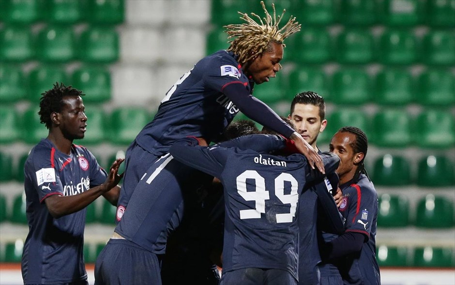 Ξάνθη - Ολυμπιακός 0-2. Η Ξάνθη δεν στάθηκε ικανή να ανακόψει τη φρενήρη προέλαση του Ολυμπιακού προς την κατάκτηση (και) του φετινού τίτλου. Οι αήττητοι πρωτοπόροι της Σούπερ Λίγκας πέρασαν από τα Πηγάδια με νίκη 2-0, έφτασαν στα 19 τρίποντα σε 21 αγώνες και αύξησαν εκ νέου τη διαφορά από το δεύτερο ΠΑΟΚ στους 11 βαθμούς.