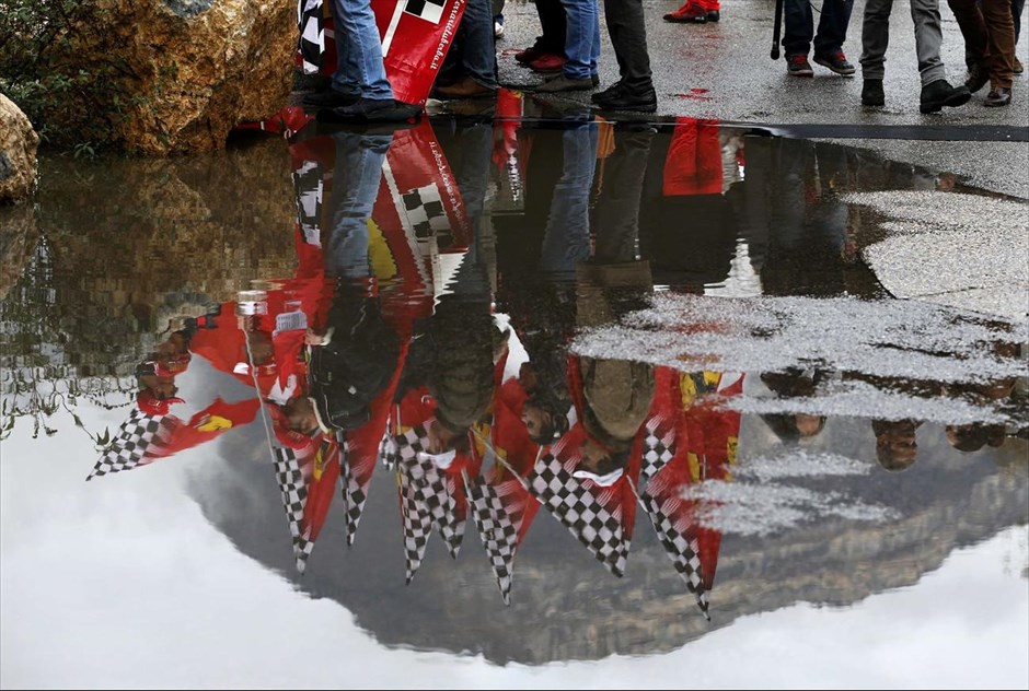Ένα μήνα σε τεχνητό κώμα ο Μίχαελ Σουμάχερ. Σιωπηλή συγκέντρωση για τα 45α γενέθλια του Μίχαελ Σουμάχερ διοργάνωσαν στις 3 Ιανουαρίου οι θαυμαστές του, έξω από το νοσοκομείο της Γκρενόμπλ, στο οποίο νοσηλεύεται.&nbsp;