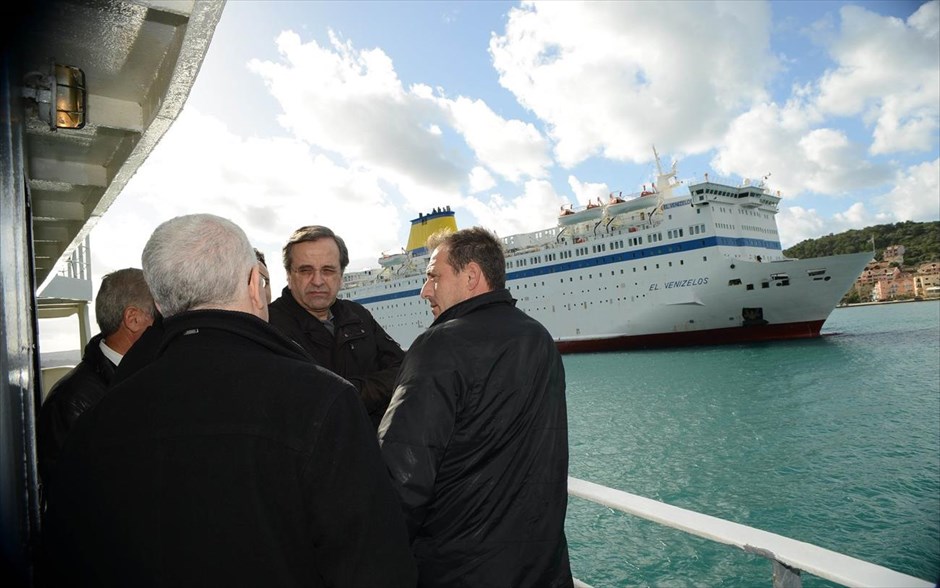 Σαμαράς - Κεφαλονιά . Ο πρωθυπουργός Αντ. Σαμαράς στις σειμόπληκτες περιοχές της Κεφαλονιάς την Τετάρτη.