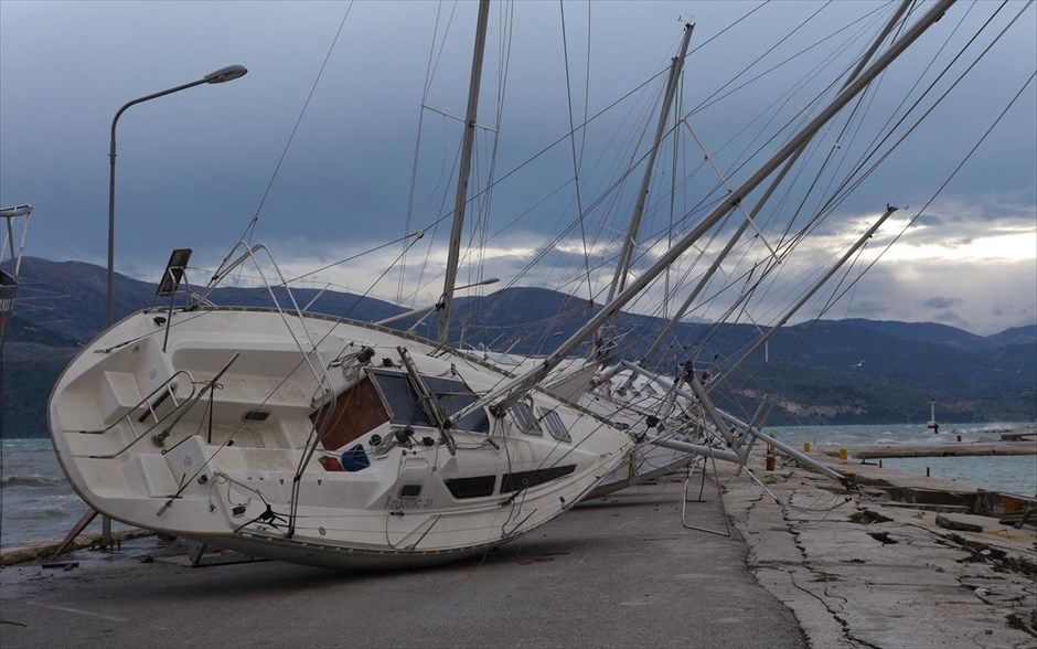 Νέος σεισμός στην Κεφαλονιά - Ληξούρι. Πλοίο έχει πέσει από την βάση του στο λιμάνι του Ληξουρίου.