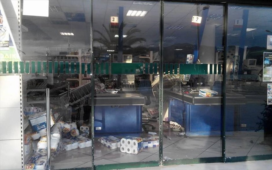 Νέος σεισμός στην Κεφαλονιά - Ζημιές σε σούπερ μάρκετ. Ζημιές σε σούπερ μάρκετ.
