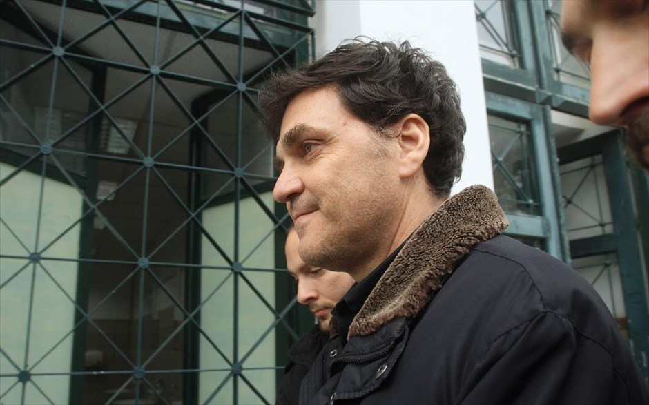 Στην Αθήνα ο Άγγελος Φιλιππίδης. Προθεσμία για να απολογηθεί την ερχόμενη Δευτέρα ζήτησε και έλαβε ο Άγγελος Φιλιππίδης από τον ανακριτή κατά της διαφθοράς, ενώ μέχρι τότε θα παραμείνει κρατούμενος στη ΓΑΔΑ. Ο πρώην πρόεδρος του Ταχυδρομικού Ταμιευτηρίου επέστρεψε στην Αθήνα γύρω στις 9 το πρωί της Τετάρτης με πτήση των τουρκικών αερογραμμών, κατόπιν συνεννοήσεως του ελληνικού υπουργείου Εξωτερικών με τις τουρκικές αρχές.