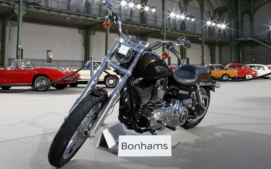 H Harley του πάπα Φραγκίσκου. Μηχανή Harley-Davidson, η οποία ανήκε στον πάπα Φραγκίσκο πουλήθηκε σε δημοπρασία για φιλανθρωπικούς σκοπούς έναντι του ποσού των 210.000 ευρώ, 10 φορές επάνω από την εκτιμώμενη αξία της. Τα έσοδα θα λάβει η καθολική ανθρωπιστική οργάνωση Caritas, η οποία συγκεντρώνει χρήματα για να ανακαινίσει ένα κτήριο το οποίο στεγάζει και σιτίζει άστεγους και απόρους κοντά στον κεντρικό σιδηροδρομικό σταθμό της Ρώμης.