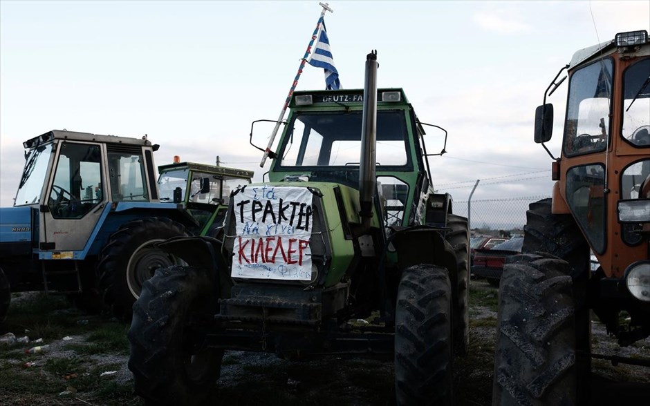 Μπλόκο αγροτών στη Νίκαια. 