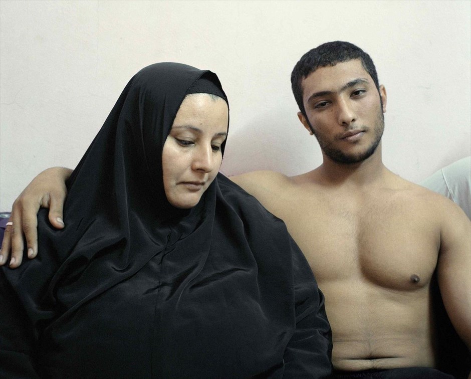 World Press Photo 2014. Ο γάλλος φωτογράφος Denis Dailleux του πρακτορείου «Agence Vu», απέσπασε το 2ο βραβείο στην κατηγορία «People - Stage Portraits Stories». Στη σειρά φωτογραφιών του, περιλαμβάνεται και η φωτογραφία όπου ο Αλί, ένας νεαρός αιγύπτιος bodybuilder ποζάρει με τη μητέρα του στο Κάιρο.