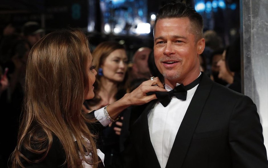 Το ζεύγος Τζολί - Πιτ στα βραβεία BAFTA. Οι ηθοποιοί Μπραντ Πιτ και Αντζελίνα Τζολί κατά την άφιξή τους στην τελετή απονομής των βραβείων της Βρετανικής Ακαδημίας Κινηματογράφου (BAFTA) στο Λονδίνο. Η ταινία «12 Χρόνια Σκλάβος» του Στιβ ΜακΚουίν, στην οποία πρωταγωνιστεί ο Μπραντ Πιτ, αναδείχθηκε το βράδυ της Κυριακής καλύτερη ταινία της χρονιάς.