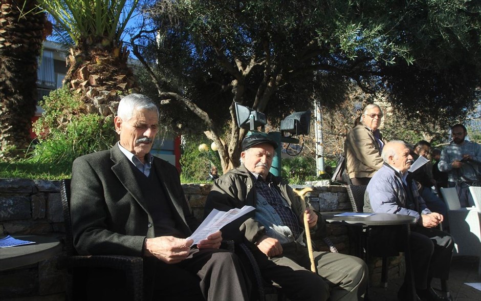 Συγκέντρωση ενάντια στο κλείσιμο των ιατρείων απο τους εργαζόμενους στον ΕΟΠΥΥ Δάφνης/Αγίου Δημητρίου. Συγκέντρωση ενάντια στο κλείσιμο των ιατρείων απο εργαζόμενους και πολίτες στον ΕΟΠΥΥ Δάφνης/Αγίου Δημητρίου.