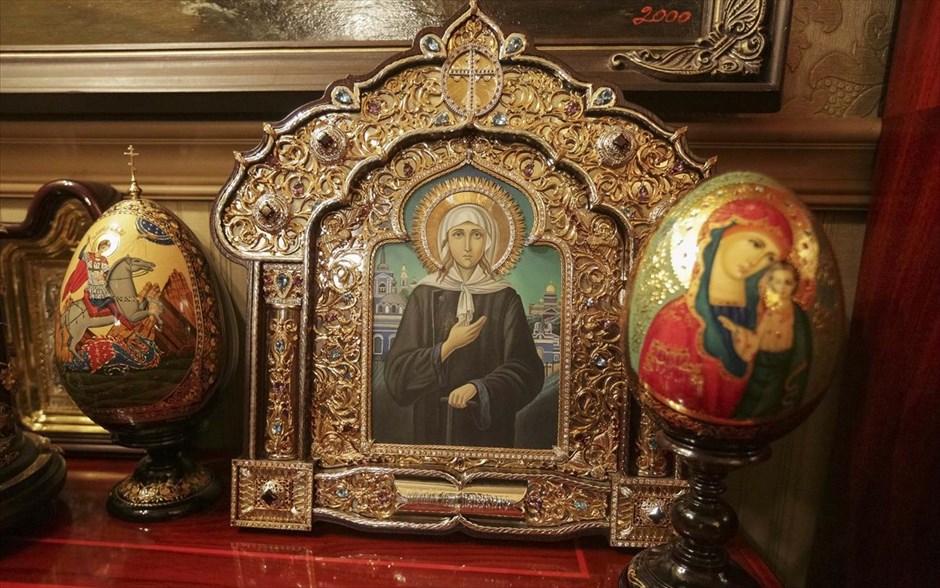 Ουκρανία - κατοικία γενικού εισαγγελέα Βίκτορ Πσόνκα. Ακτιβιστές βρίσκονται στην κατοικία του πρώην γενικού εισαγγελέα της Ουκρανίας Βίκτορ Πσόνκα. Εντός της πολυτελούς βίλας υπάρχουν αγάλματα, πολύτιμοι πίνακες και αντίκες.