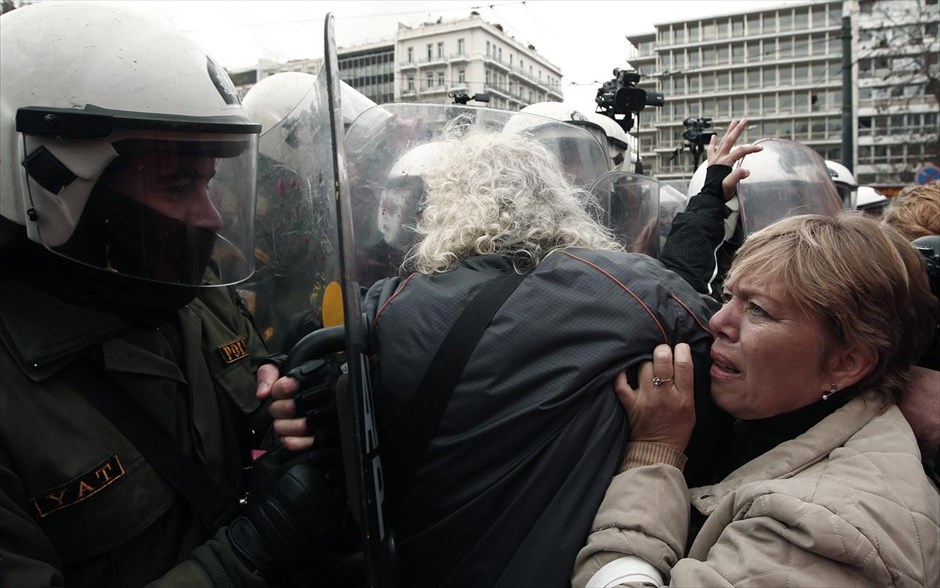 Ένταση στις κινητοποιήσεις κατά της διαθεσιμότητας . Σύνταγμα