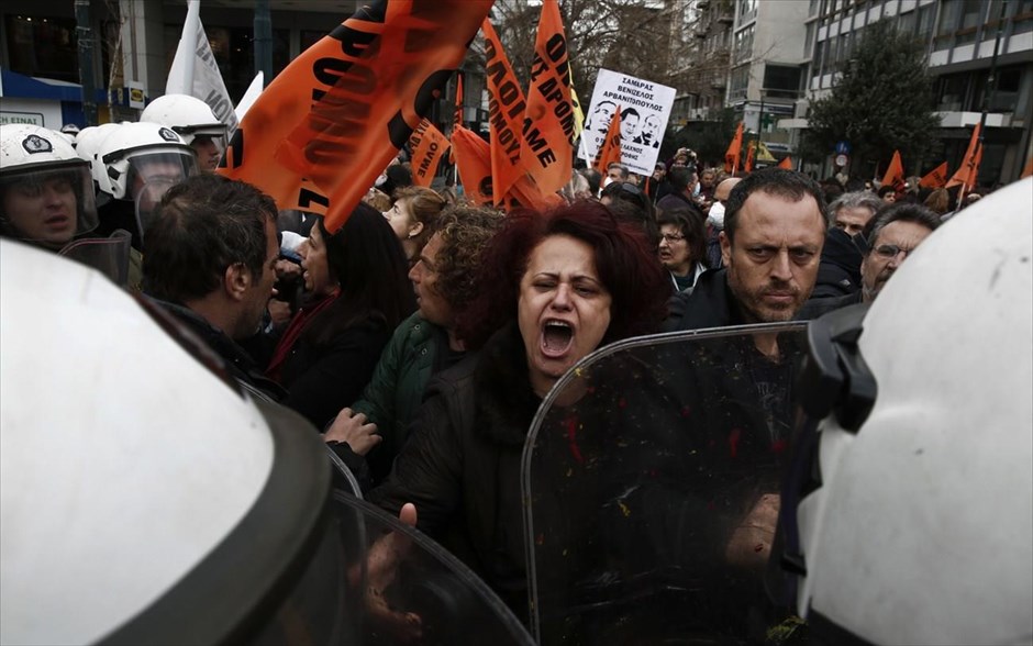 Ένταση στις κινητοποιήσεις κατά της διαθεσιμότητας . Σύνταγμα