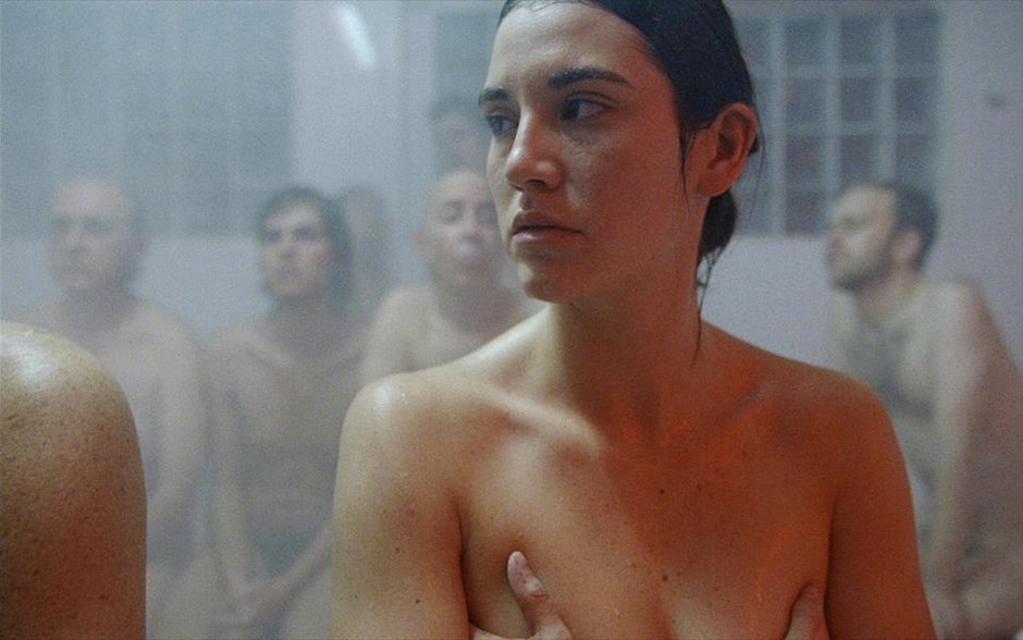 Εκδικητικοί «300», και σκοτάδι πέρα από τη λογική. «Φως μετά το σκοτάδι»: Μια οικογένεια εγκαταλείπει τη ζωή της στην πόλη και εγκαθίσταται στην εξοχή, όπου αρχίζει να χαίρεται, αλλά και να υποφέρει, όταν έρχεται σε επαφή με έναν κόσμο, που βλέπει τη ζωή διαφορετικά.