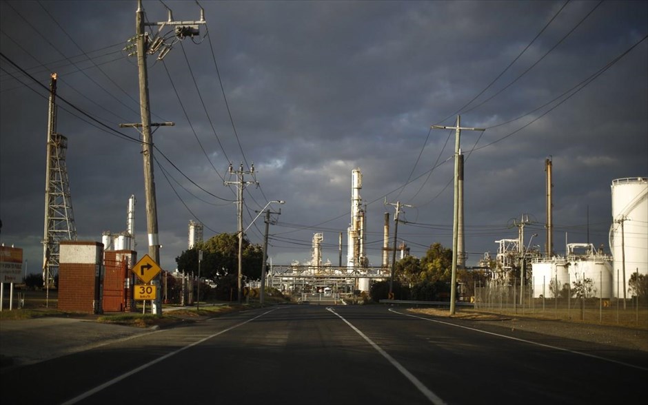 Geelong: Η Σίλικον Βάλεϊ ή το Ντιτρόιτ της Αυστραλίας;. Ο δρόμος που οδηγεί στο διυλιστήριο της Shell Oil.