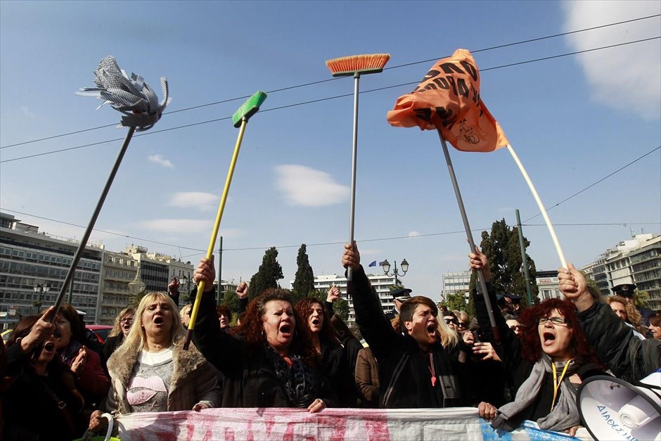 Πανελλαδική απεργία στο Δημόσιο  - καθαρίστριες. 