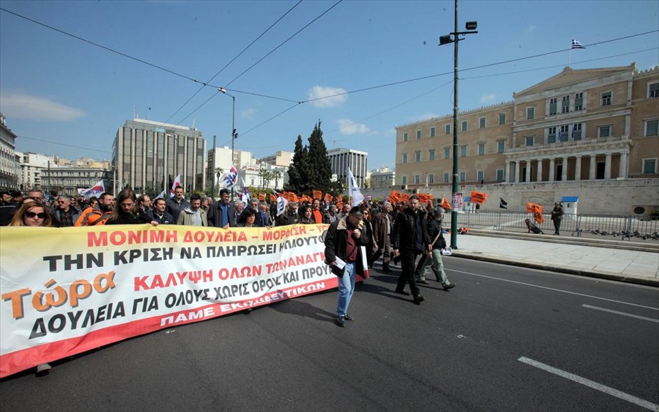 Πανελλαδική απεργία στο Δημόσιο  - ΠΑΜΕ. Στιγμιότυπο από την πορεία του ΠΑΜΕ.