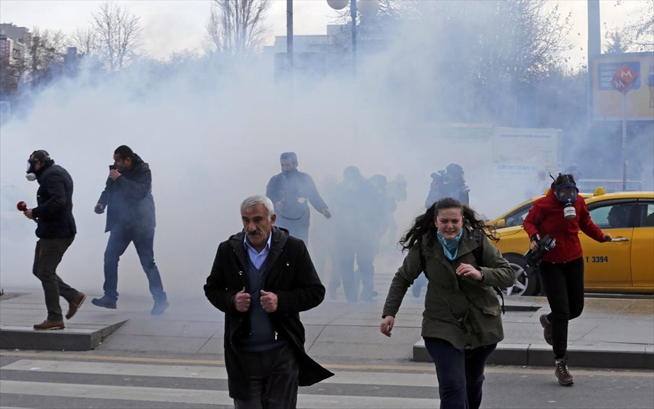Μπερκίν Ελβάν - 15χρονος διαδηλωτής - Τουρκία. Η τουρκική αστυνομία έκανε χρήση δακρυγόνων και αντλιών νερού για να διαλύσει πλήθος χιλιάδων διαδηλωτών στην Άγκυρα, σε διαδήλωση με αφορμή το θάνατο έφηβου διαδηλωτή.