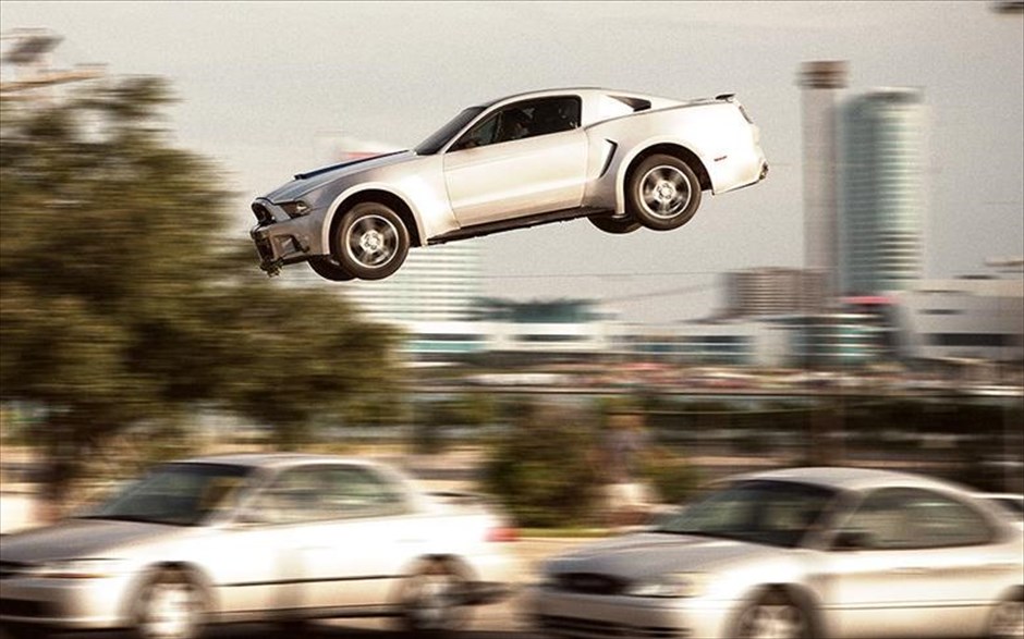 Θηλυκή αφαίμαξη, ανάγκη για ταχύτητα και ραδιενεργός έρωτας. Το πιο επιτυχημένο βιντεοπαιχνίδι όλων των εποχών, «Need for speed», καταλαμβάνει με ορμητική ταχύτητα τη μεγάλη οθόνη, υπό τις σκηνοθετικές οδηγίες του Σκοτ Γουό.
