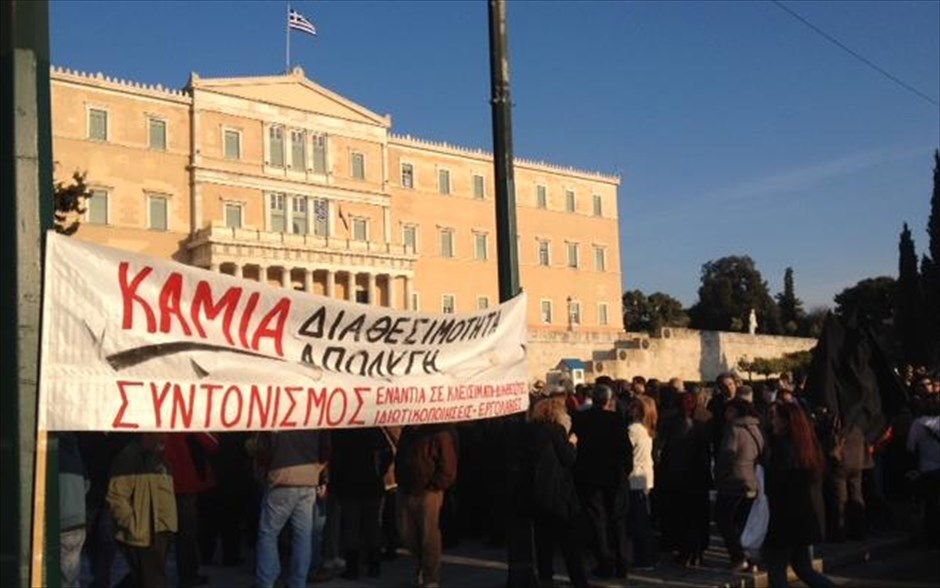Συγκέντρωση φαρμακοποιών στο Σύνταγμα  - Βουλή - Πολυνομοσχέδιο. 